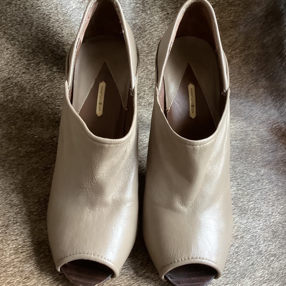 Vintage Max Studio Fine Leather Peep Toe Heels - Picture 2 of 10